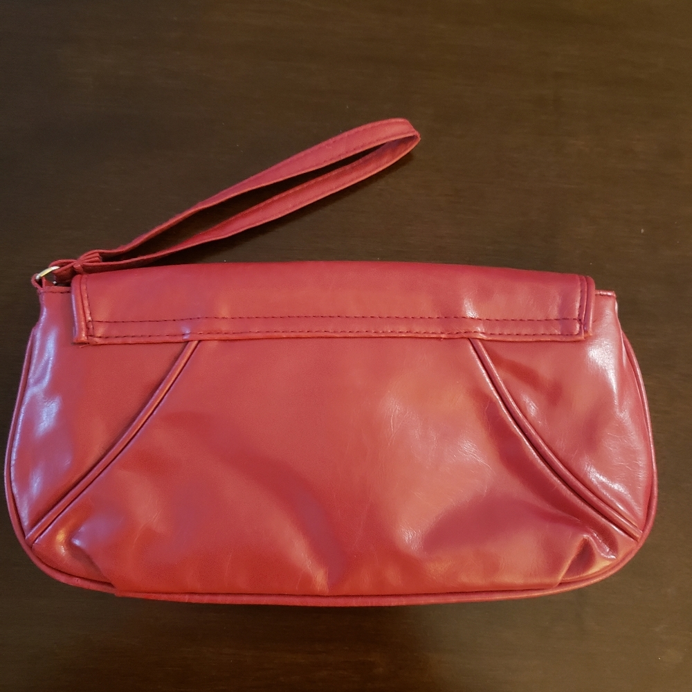 Red wristlet - Picture 3 of 4